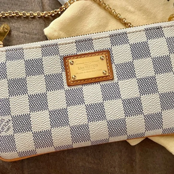 SOLD🎄Louis Vuitton Milla MM pochette🎄 - Picture 5 of 10